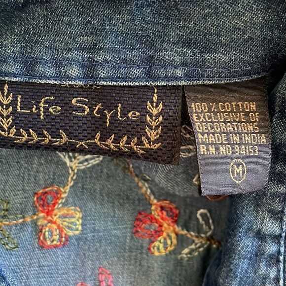 Vtg 80s/90s Life Style blue denim cotton sleeveless floral embroidered shirt - Picture 7 of 8